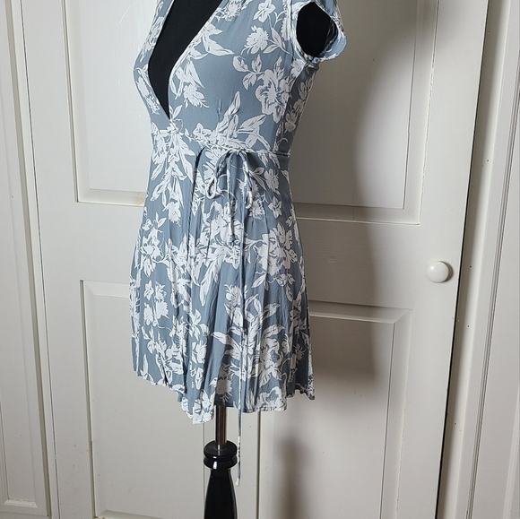 REFORMATION Raquel Blue Floral Wrap Mini Dress - Picture 2 of 7